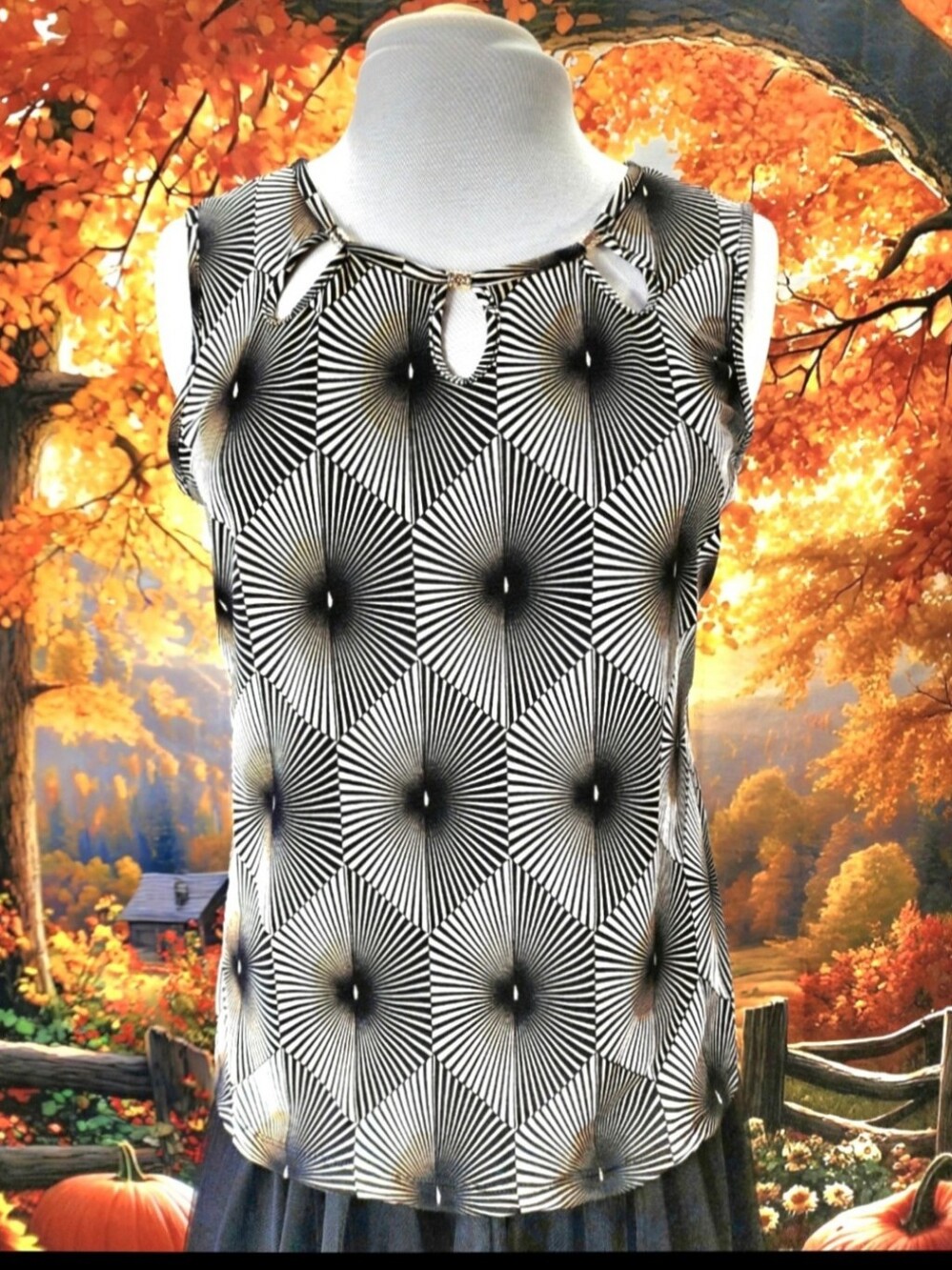 💫🖤 BY DESIGN Starburst Optical Illusion Geometric Matrix 3 Keyhole Blouse L
